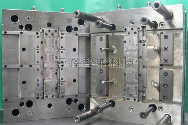 設(shè)計多型腔注塑模具時，結(jié)合流道的平衡來考慮澆口的平衡，盡量做到熔料同時均勻地充滿各型腔