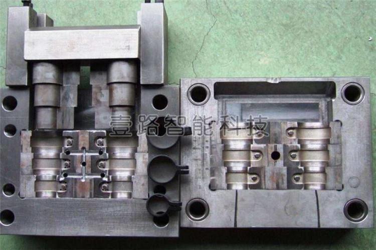 隨著塑膠模具模具加工工藝的發(fā)展，冷擠、電加工、磨削、電鑄以及超塑成形等手段被廣泛應(yīng)用