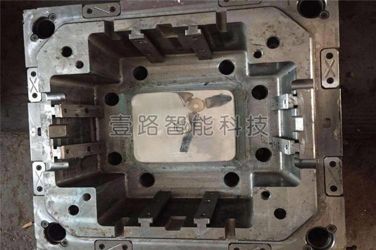試模是塑料注塑模具制造過程中的重要環(huán)節(jié)，是技術(shù)、生產(chǎn)和經(jīng)營管理的基礎(chǔ)，它為生產(chǎn)的全過程提供原始數(shù)據(jù)