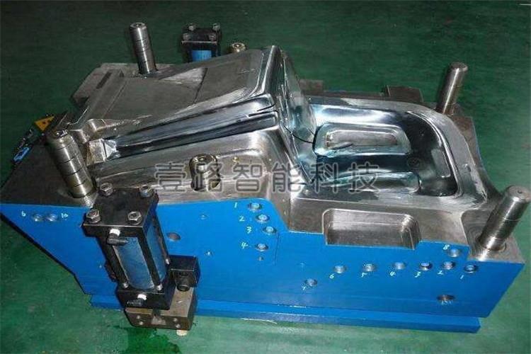 為了順利的塑料注塑模具制造加工可以不出問題，進行制作的時候，還是有不少需要注意的事情的