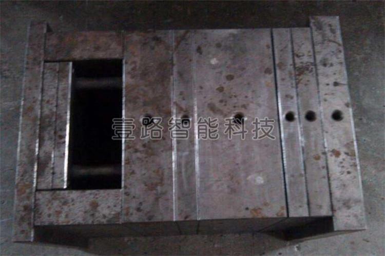 在塑膠模具生產(chǎn)加工這一方面，尤其是在準(zhǔn)備設(shè)計階段，在這里首先要確定的就是我們要選擇什么樣的注塑零部件再接受設(shè)計